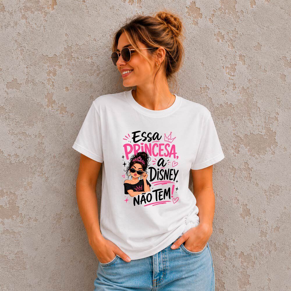 2021/08/1003790768-1.jpg Camiseta preta Essa princesa a Disney não Tem - Imagem 2
