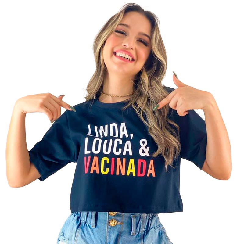 14746409389_linda-louca-e-vacinada.jpg Blusa Feminina Cropped Tamanho Único Linda, louca & Vacinada - Imagem 1