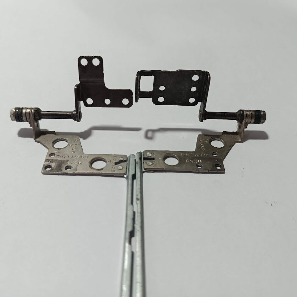 15376333114-img-20250915-093109.jpg Dobradiça tela notebook Lenovo IDEAPAD 320 / 330 seminovo - Imagem 2